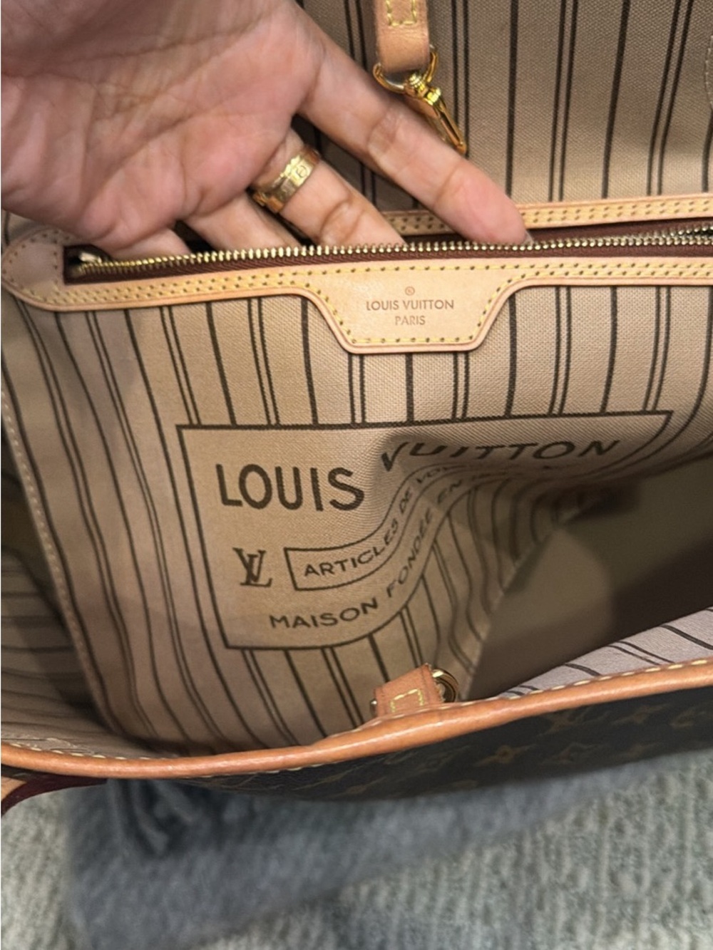 Louis Vuitton Monogram Canvas Tote in Brown and Tan - Picture 4 of 8